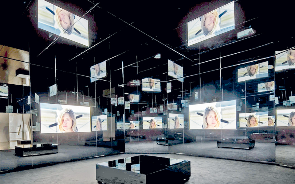 το-μέλλον-στον-μαύρο-καθρέφτη-α-λα-usa-2160029