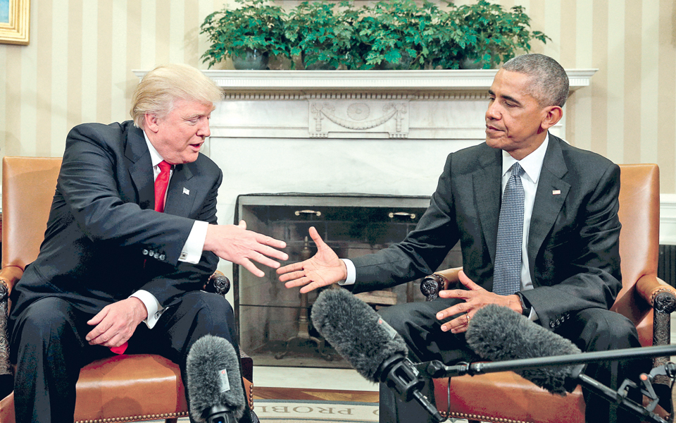 ηπα-επίδειξη-ομαλότητας-με-φόντο-την-α-2160111