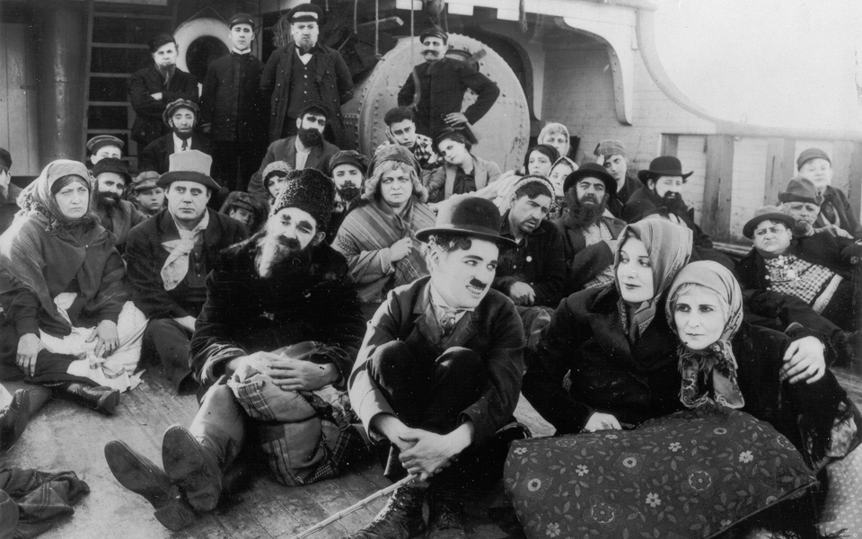 η-κοα-ντύνει-τον-σαρλό-για-τους-μεταν-2161053