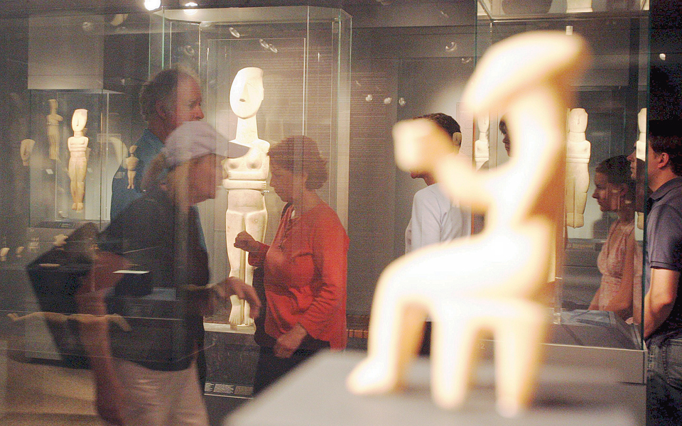 στην-πηγή-του-κυκλαδικού-πολιτισμο-2161046