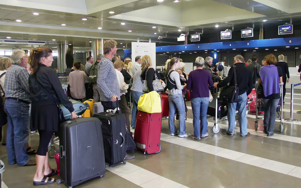 αυξήθηκε-97-η-κίνηση-στα-ελληνικά-αεροδ-2161018