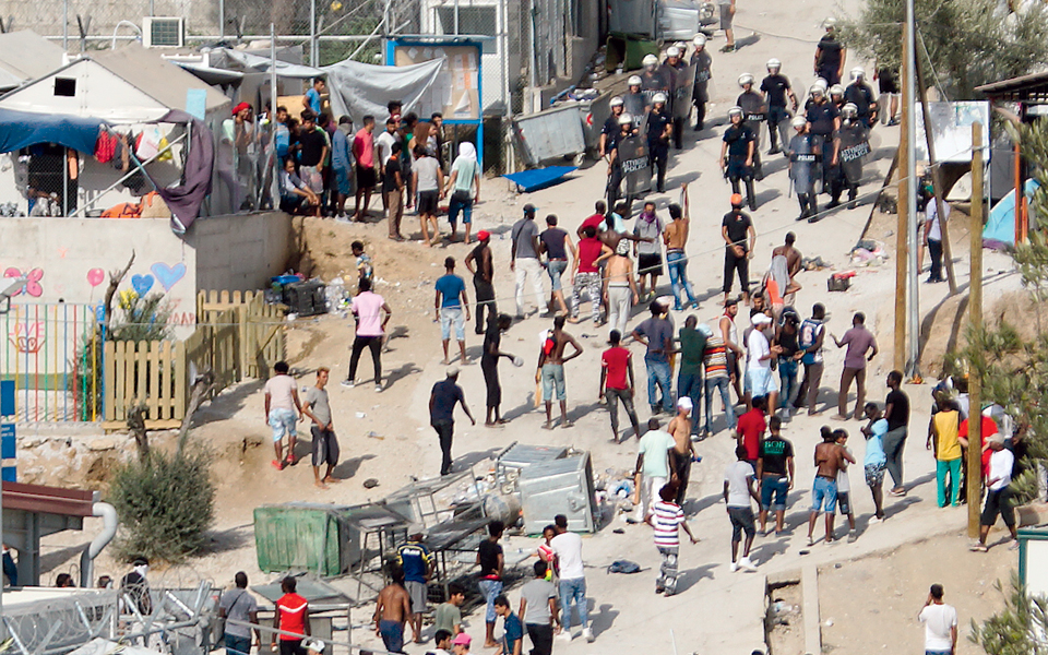 λάδι-στη-φωτιά-για-προσφυγικό-2161005