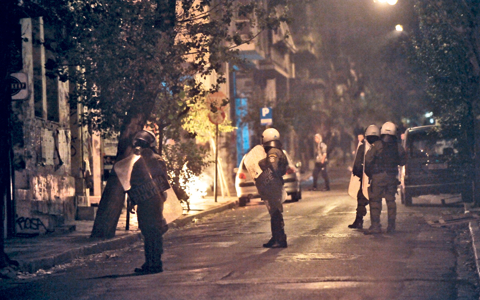 επεισόδια-και-ένταση-γύρω-από-τα-εξάρχ-2160964