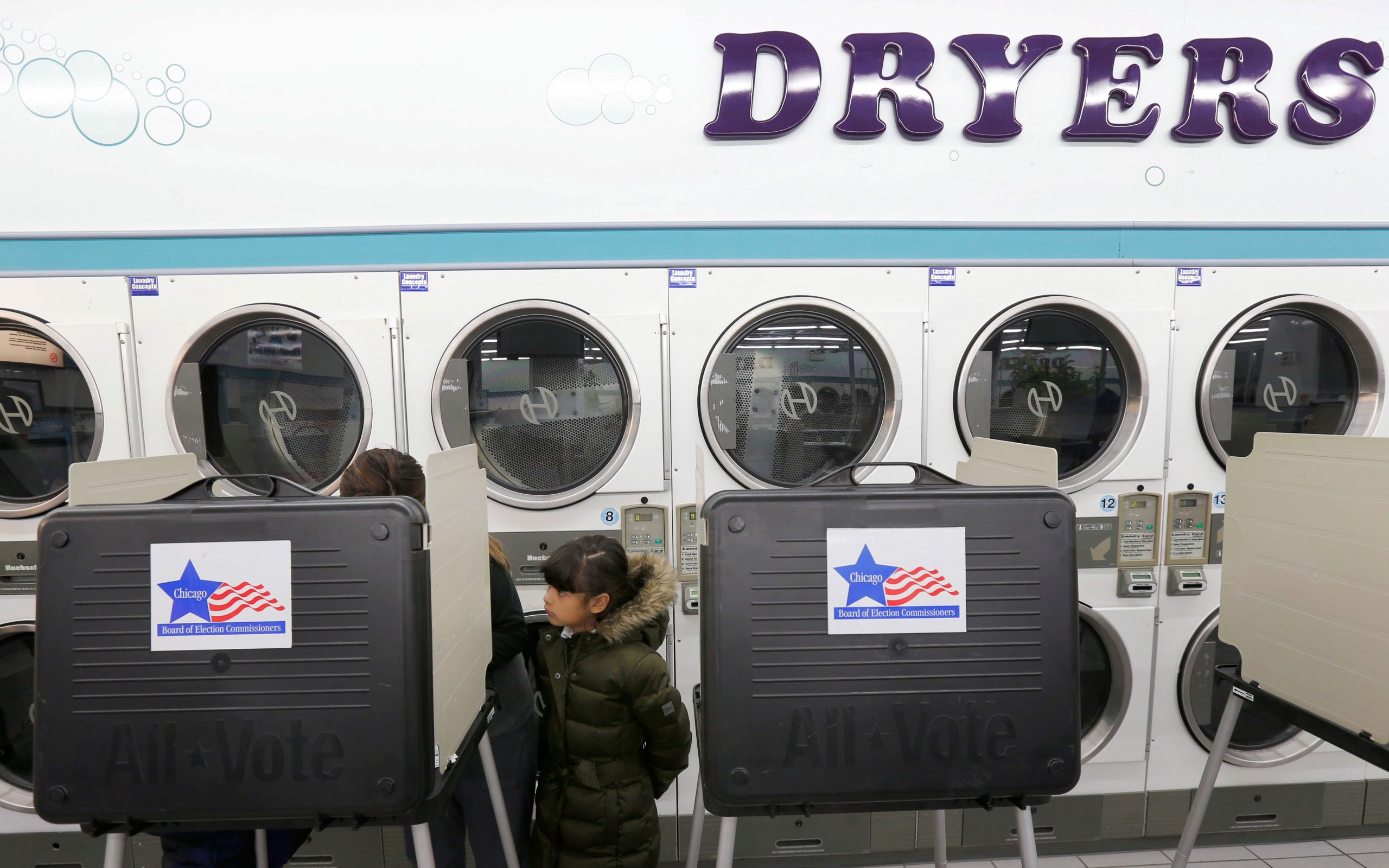 στο-σούπερ-μάρκετ-για-να-ψηφίσουν-2159652