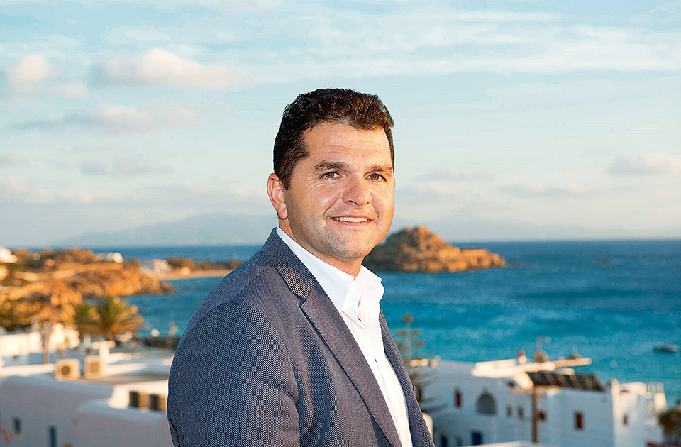 βαγγέλης-δαχτυλίδης-managing-director-των-μyconian-collection-2160720