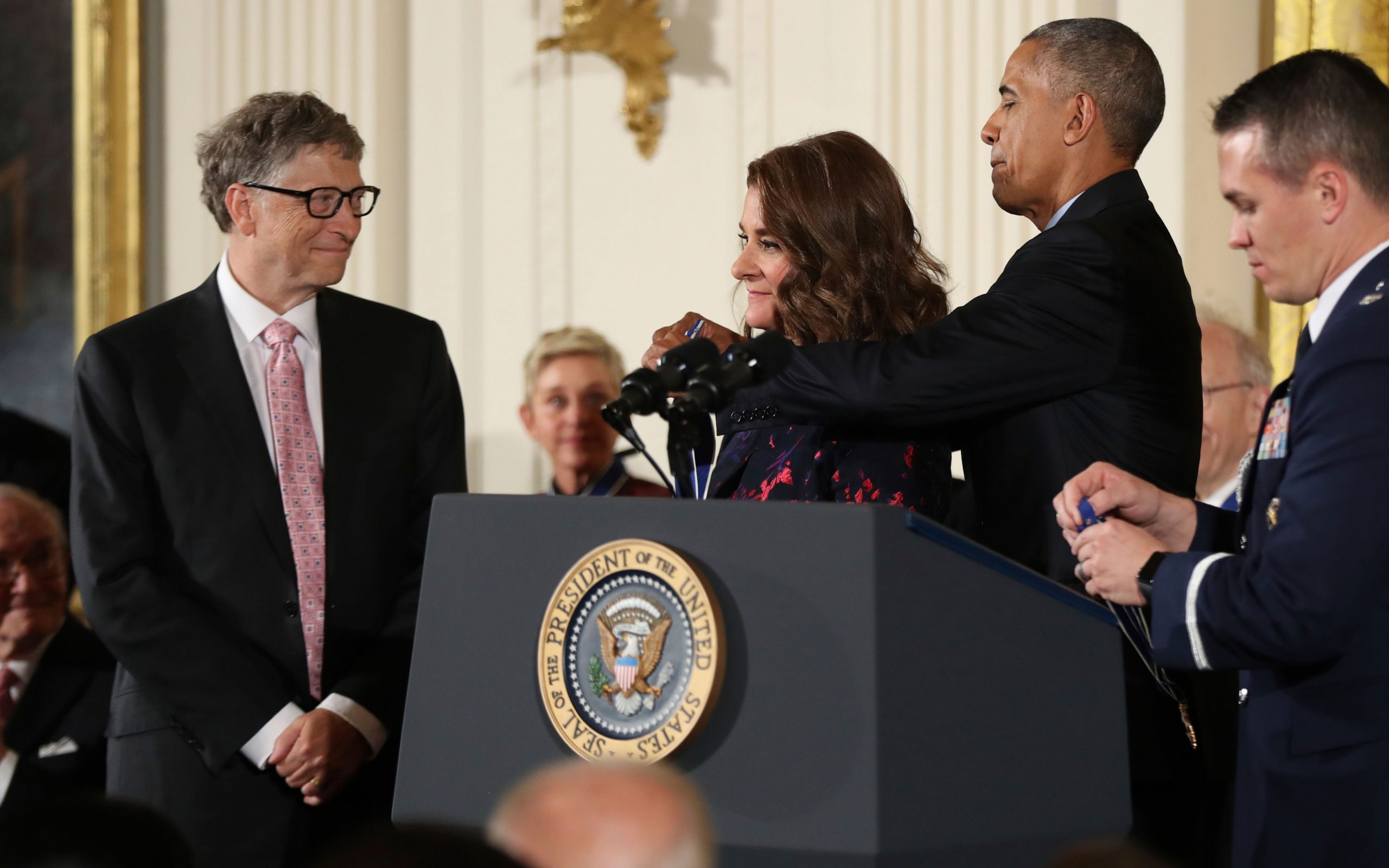 ρεσιτάλ-ομπάμα-στη-βράβευση-των-μπιλ-γ-2162124