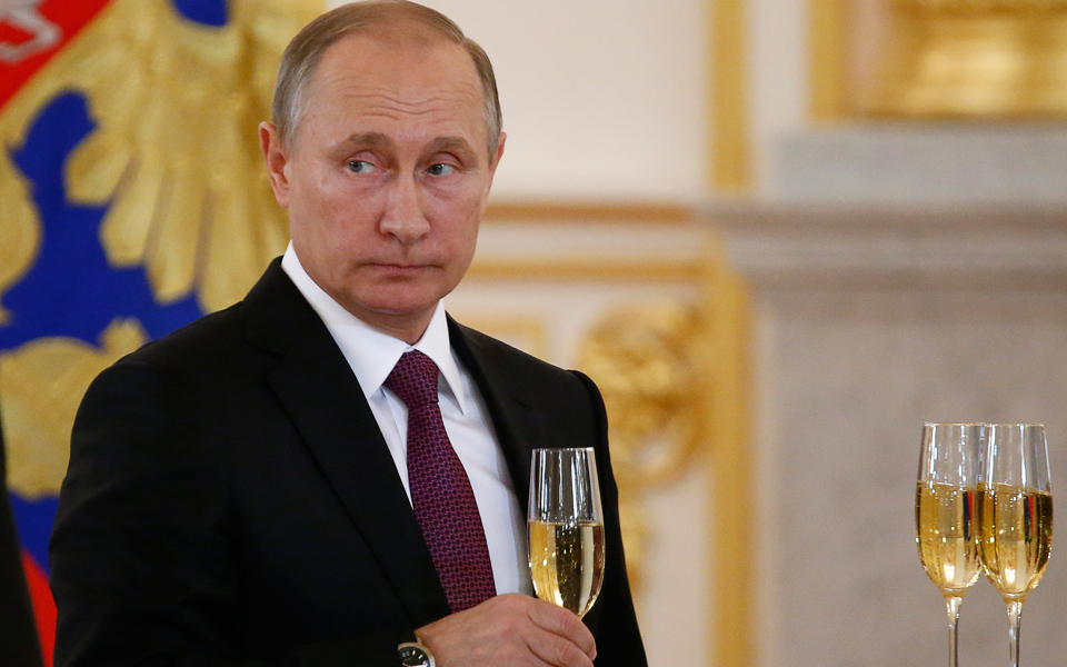 γεμάτος-αβεβαιότητα-ο-μήνας-του-μέλι-2160296