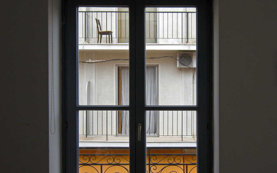 η-αθήνα-αλλιώς-μέσα-από-το-τζάμι-2164403