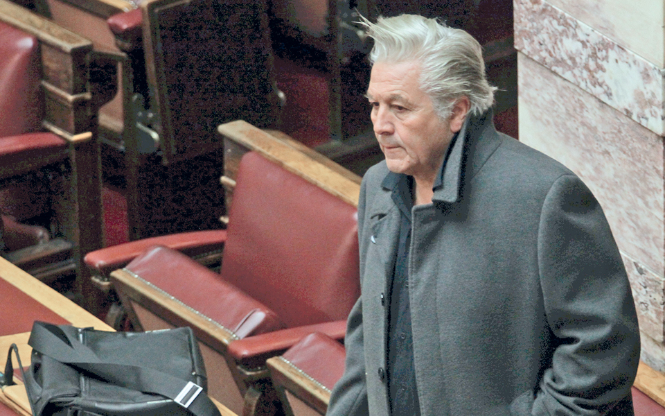 με-ασθενοφόρο-ή-νεκροφόρα-2164858