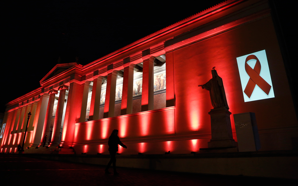 η-κόκκινη-κορδέλα-συμβολίζει-τον-αγ-2163604