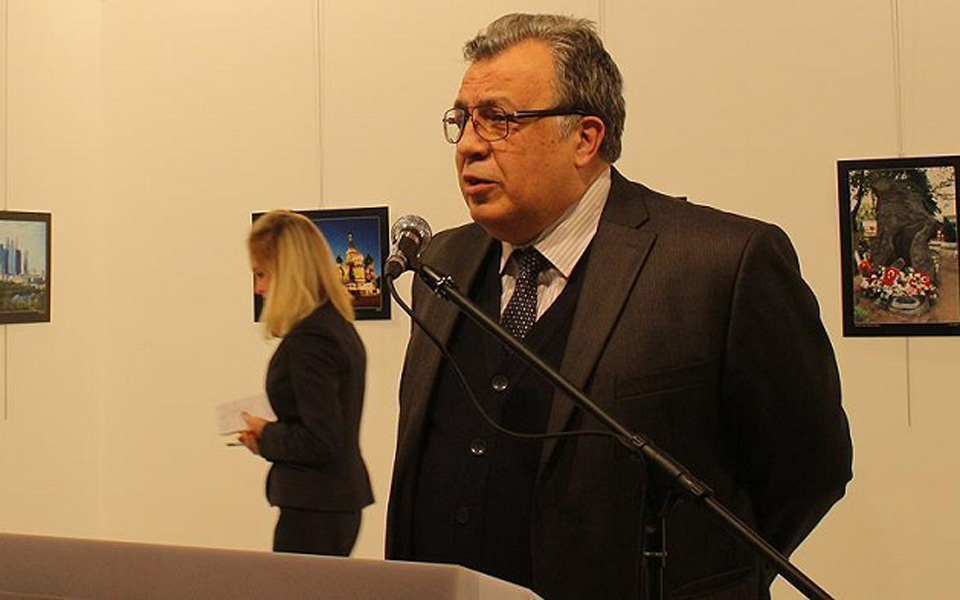 η-διπλωματική-καριέρα-του-62χρονου-αντρ-2166464