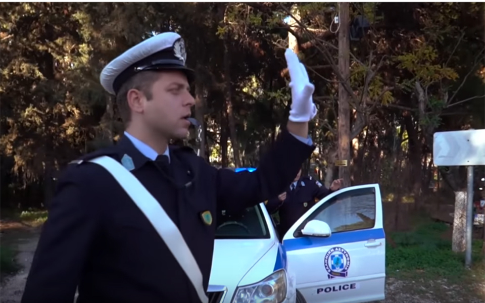 έκανε-mannequin-challenge-η-ελληνική-αστυνομία-2166870