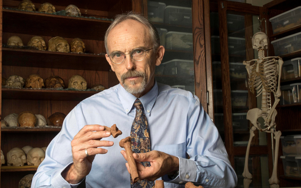 η-λούσι-αν-και-βάδιζε-όρθια-ζούσε-στα-δ-2163804