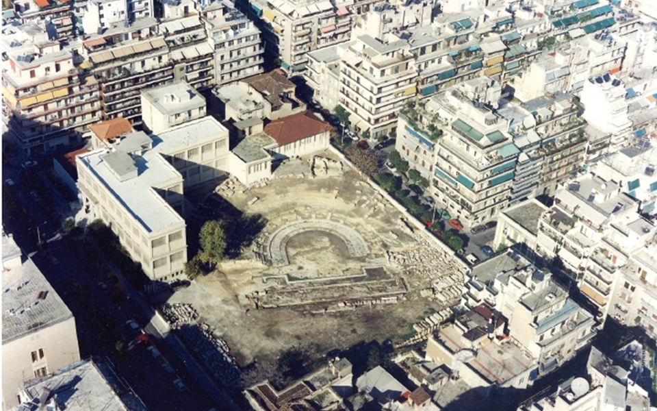 ενα-αρχαίο-θέατρο-αναδύεται-ξανά-2163546