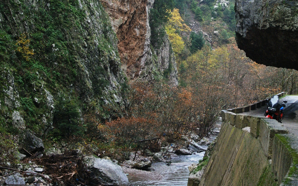 στα-φαράγγια-της-ευρυτανίας-με-δύο-ρόδ-2163868