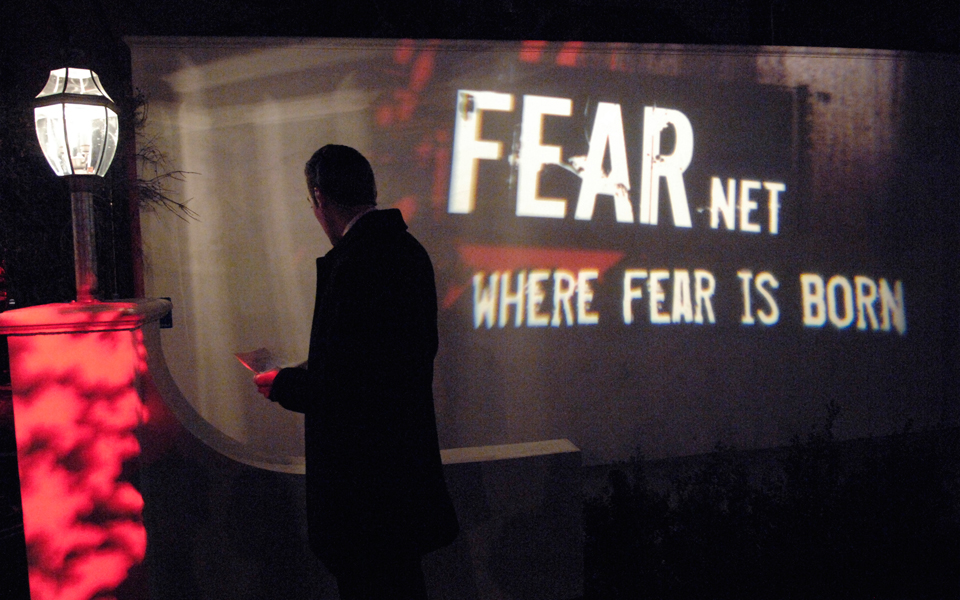 εκείνη-που-βηματίζει-πάνω-στην-ξερή-γη-2164676