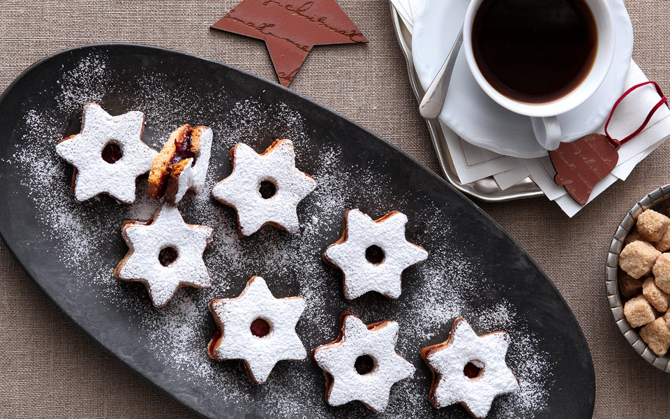 κουραμπιέδες-με-σκόνη-αμυγδάλου-και-μ-2166596