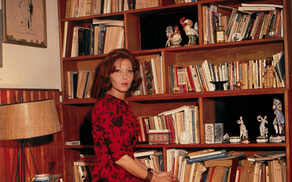 h-αντισυμβατική-καλλονή-λογοτέχνις-2167027