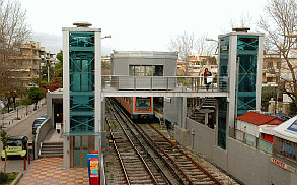 επίθεση-κουκουλοφόρων-με-βαριοπούλε-2166126