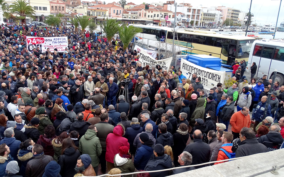κατεβασμένα-ρολά-σε-νησιά-κατά-του-φπα-2163499