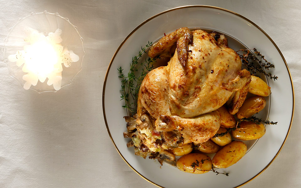 μαύρο-κοτόπουλο-στη-γάστρα-γεμιστό-με-2164579