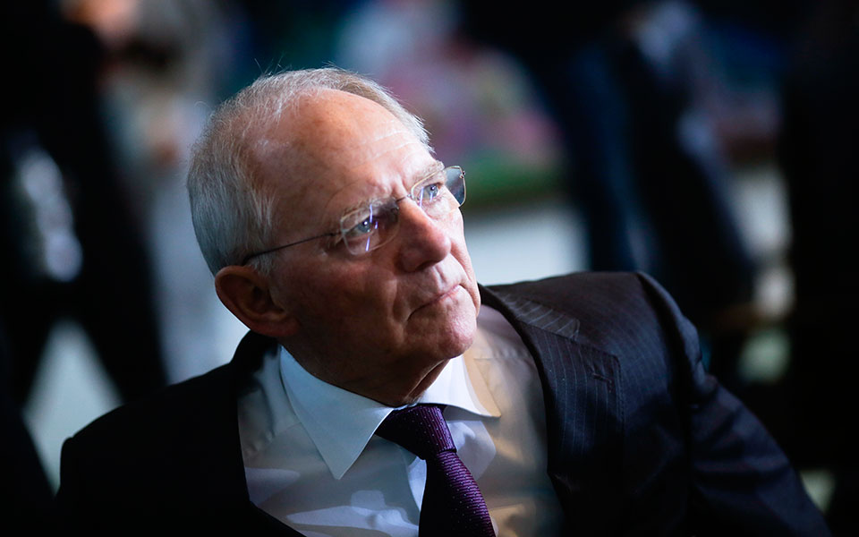 σόιμπλε-καμία-κατανόηση-για-τις-ευθύν-2166891