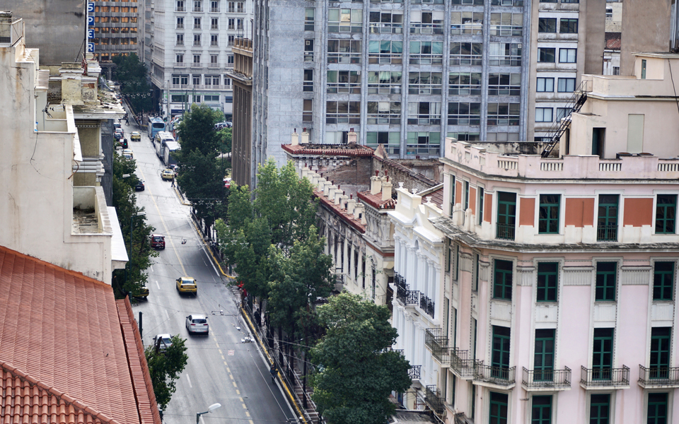 πάνω-από-τις-στέγες-της-οδού-σταδίου-2164654