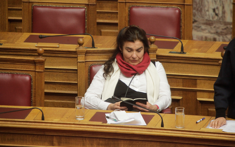 μεταξύ-λογικής-και-τεράτων-2169851