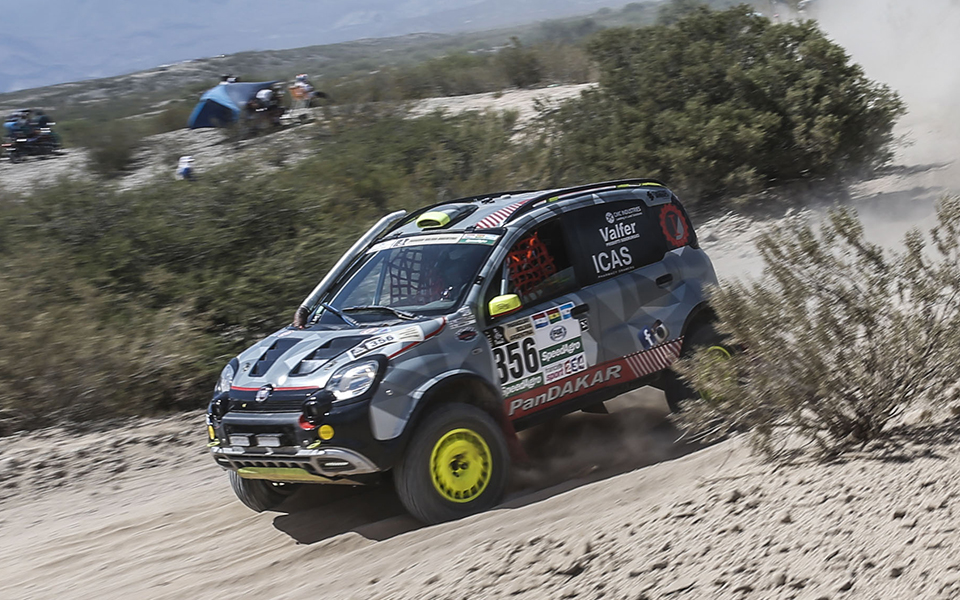 to-fiat-panda-κατακτά-την-έρημο-2170678