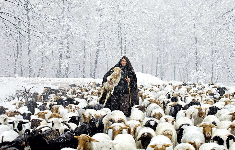 ενας-κόσμος-μακριά-από-τον-κόσμο-2168560