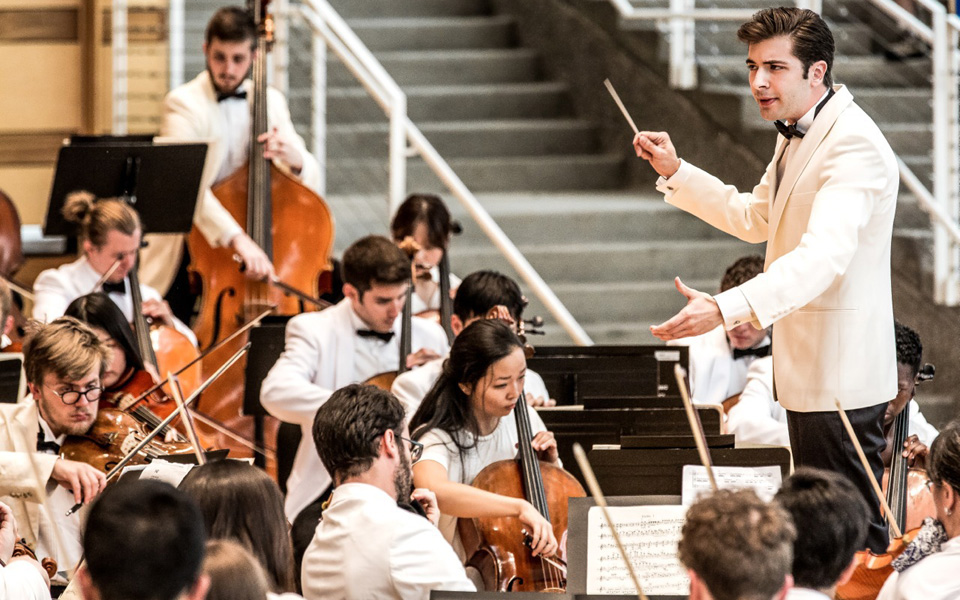 κυνηγώντας-τα-όνειρα-με-μια-μπαγκέτα-2170996