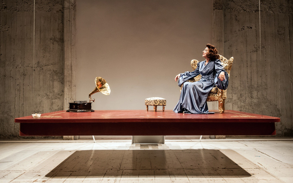 φάλτσο-μεν-αλλά-με-πολύ-πάθος-2169694