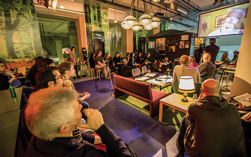 βιντεοπαιχνίδια-και-party-στο-γαλλικό-ινσ-2171656