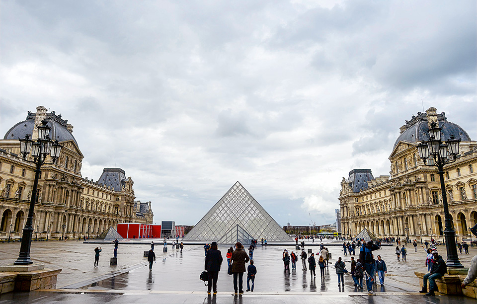 το-λούβρο-κάνει-limit-down-2169901