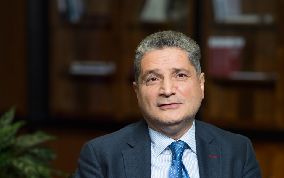 εμείς-είμαστε-εδώ-και-περιμένουμε-τι-2172442