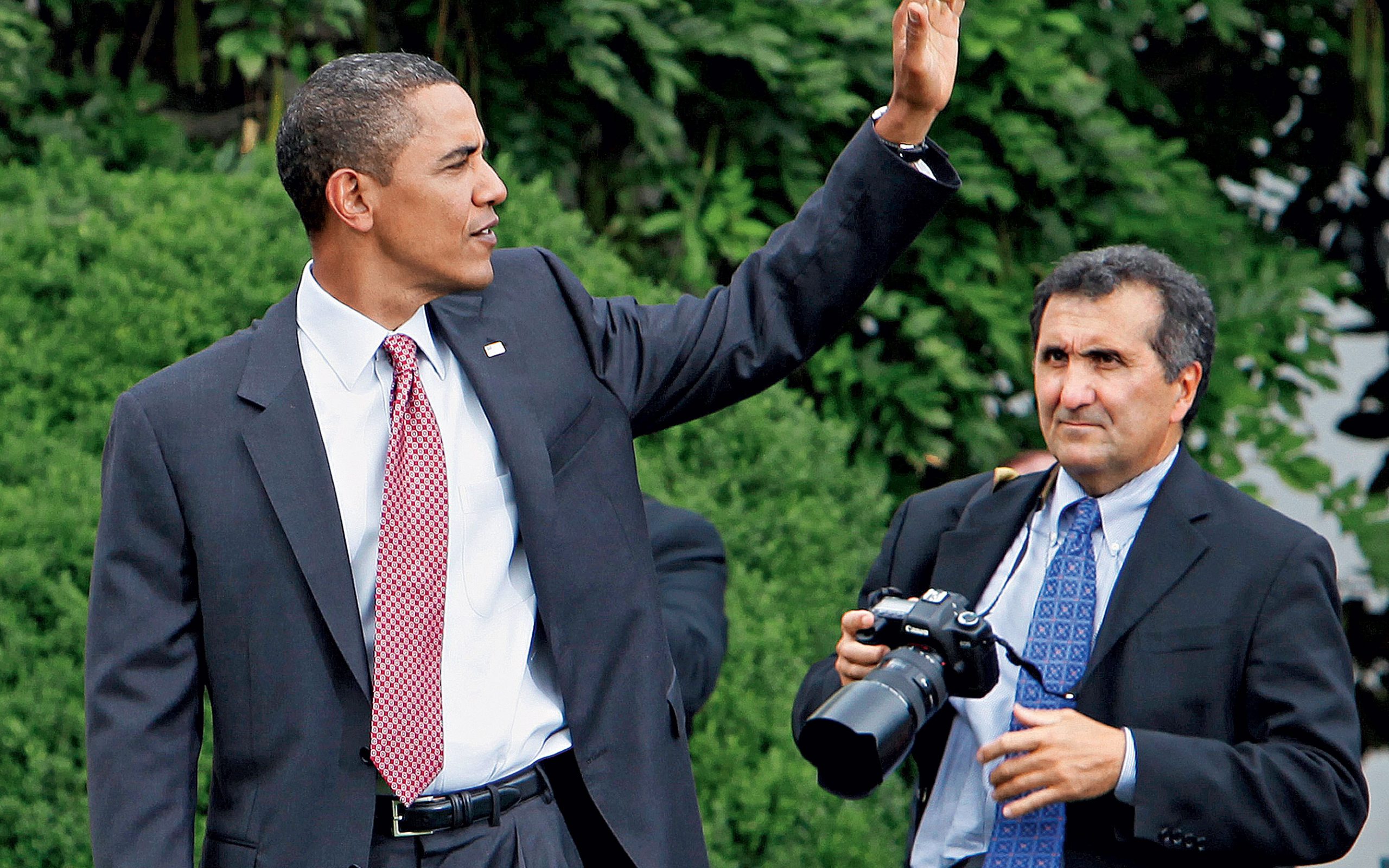 η-σκιά-του-προέδρου-κρατάει-canon-2170255