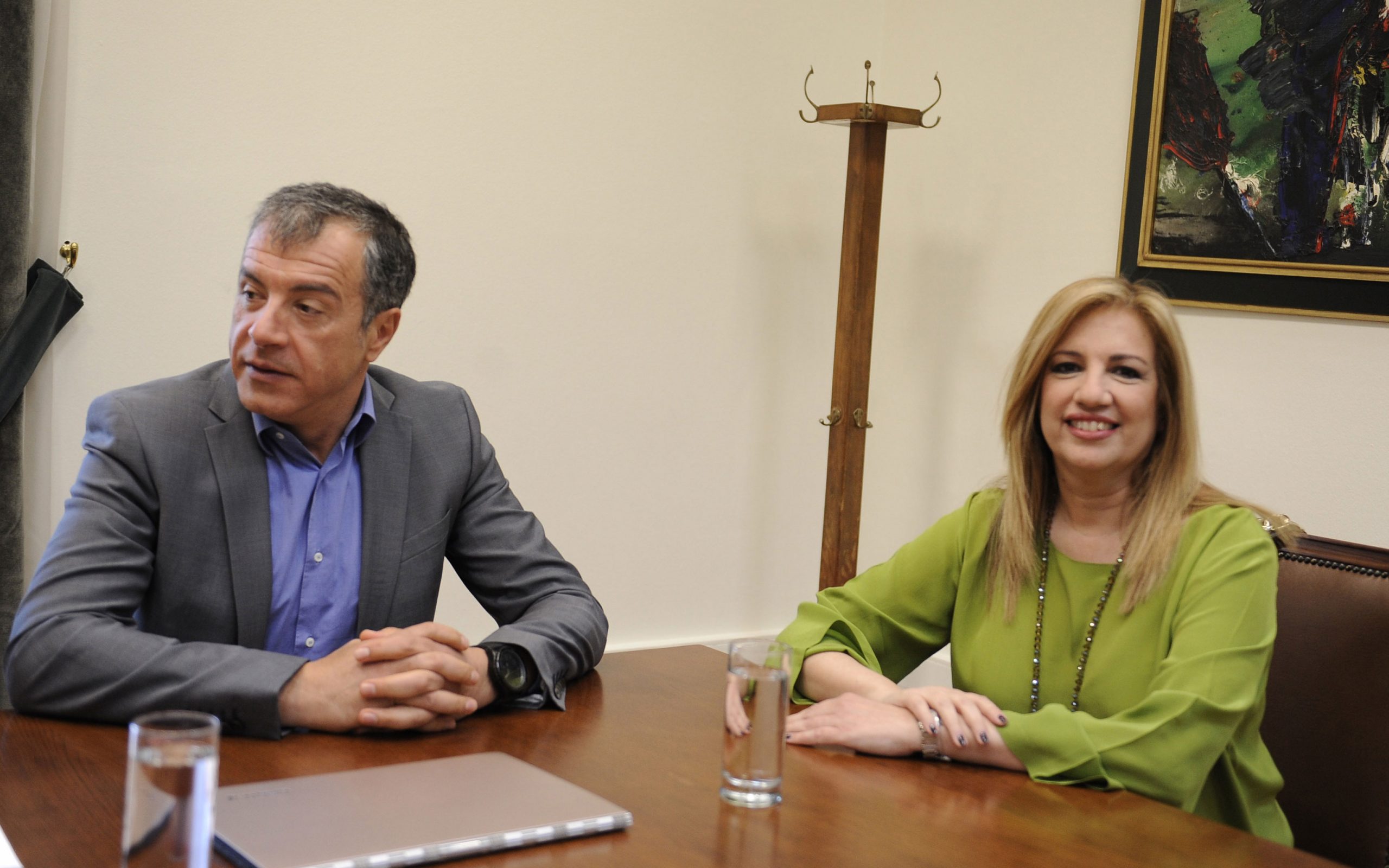 πυρά-ανταλλάσσουν-πασοκ-και-ποτάμι-2171529