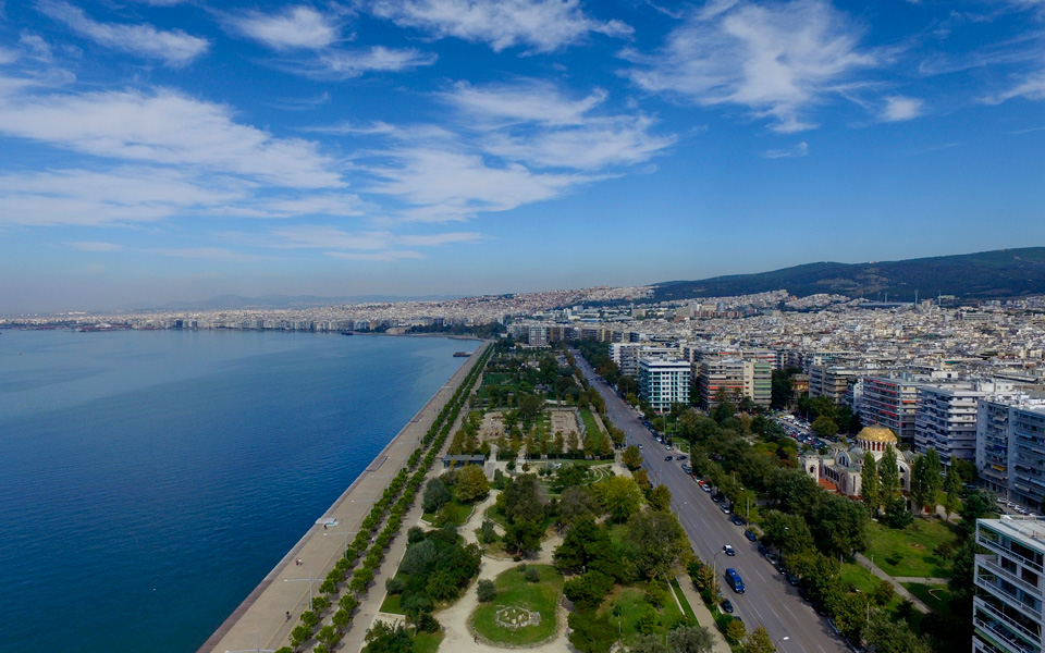 κοιτάξτε-το-πουλάκι-στον-αέρα-2170856