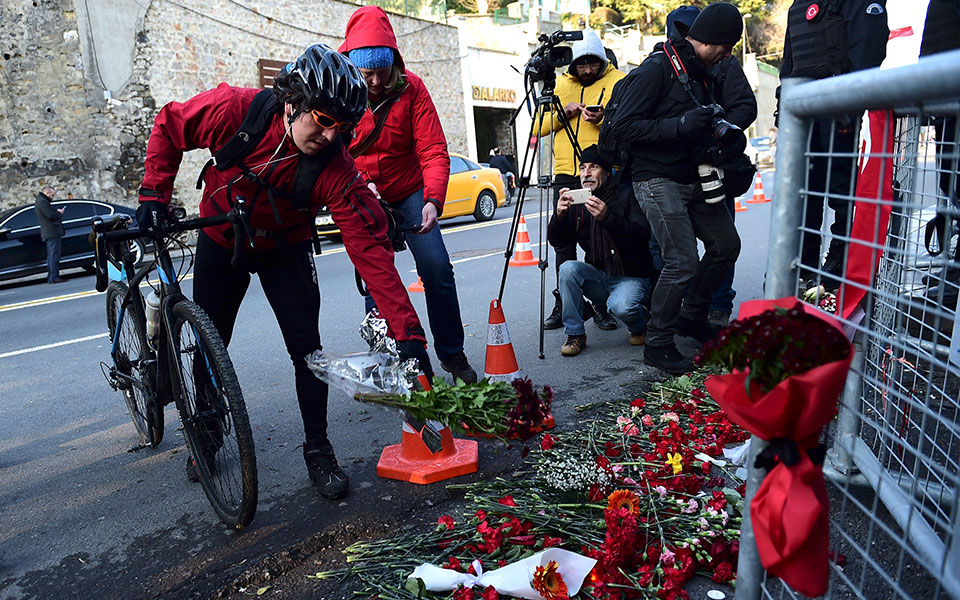 κουρτουλμούς-κοντά-στην-ταυτοποίηση-2168265