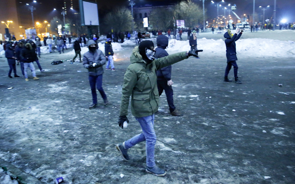 συνεχείς-πορείες-και-παραίτηση-υπουρ-2173369