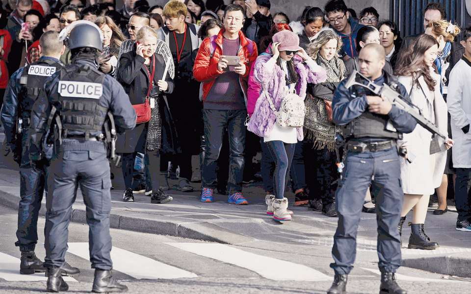 αναστάτωση-λόγω-πυροβολισμών-στο-μου-2173610
