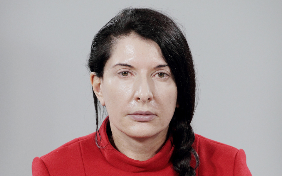 περνώντας-μέσα-από-τους-τοίχους-της-αμ-2175479