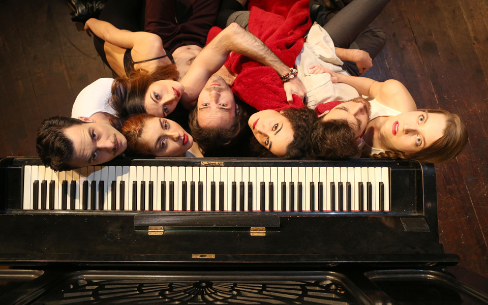 στα-θέατρα-τελείωσε-πλέον-το-λίπος-2177232