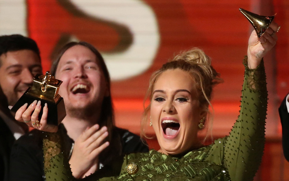 η-αντέλ-εκθρόνισε-την-μπιγιονσέ-στα-βρ-2175032