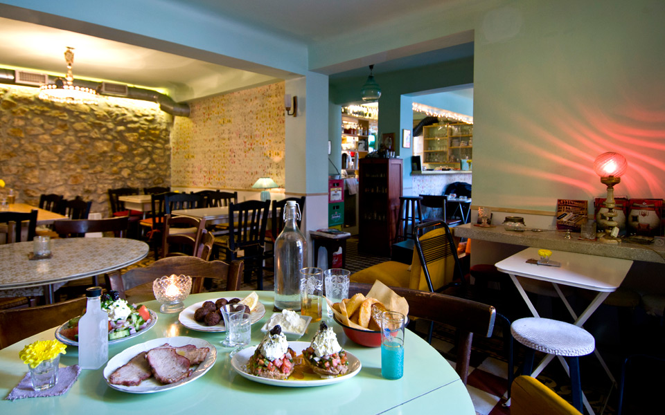 άστερ-νόστιμα-πιάτα-και-καλή-εξυπηρέτ-2173445