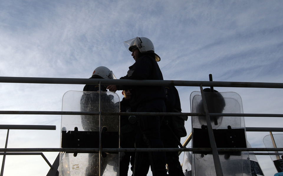 διακόσιοι-μυστικοί-αστυνομικοί-για-τ-2175865