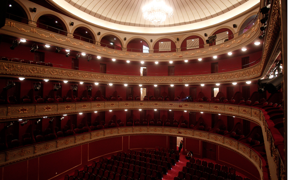 ζεστά-έργα-σε-κρύα-θέατρα-2173005