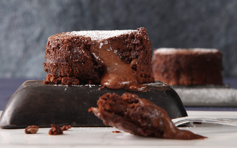 σουφλέ-σοκολάτας-με-αμυγδαλόπαστα-2176539