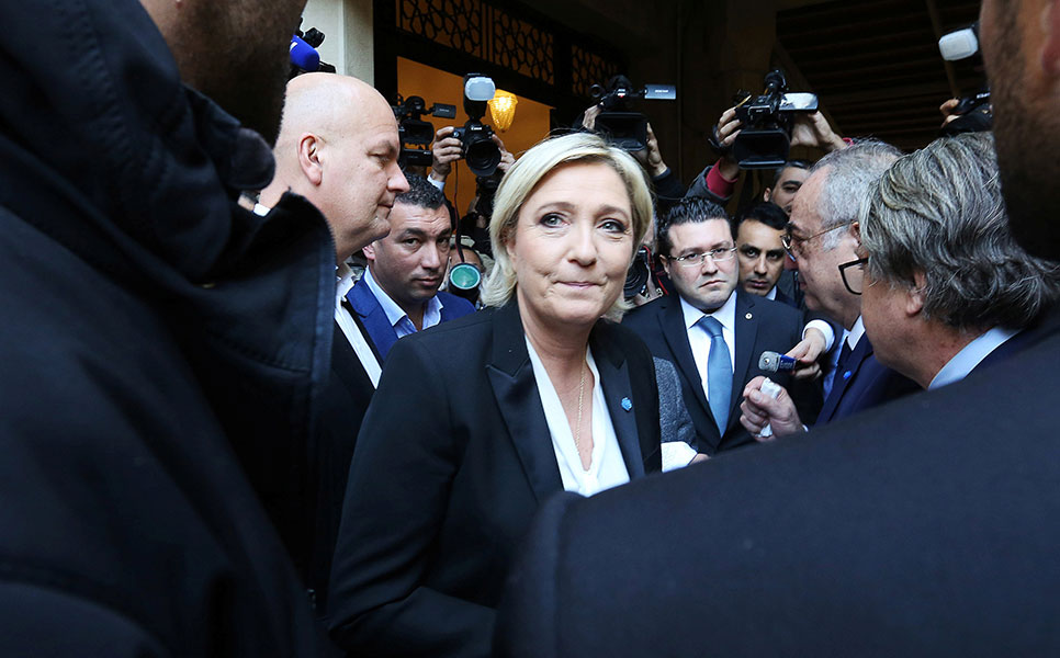 η-λεπέν-αρνήθηκε-να-φορέσει-μαντίλα-κα-2176454