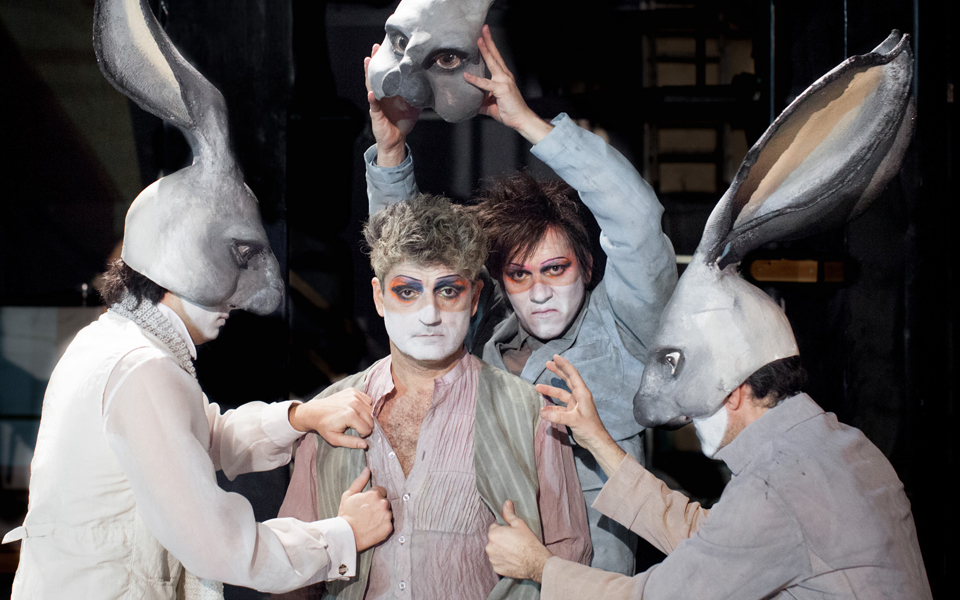 ντοστογιέφσκι-με-ηθοποιούς-μέτζο-σοπ-2173412